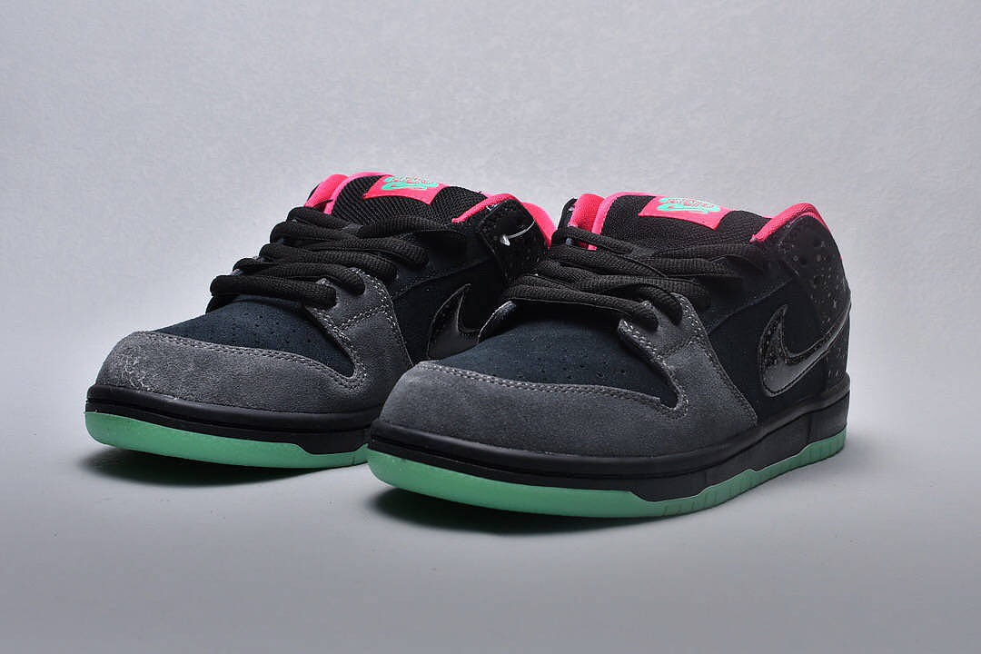 耐克 Premier x Nike SB Dunk Low Yeezy 北极光黑粉银河夜光板鞋 - 7