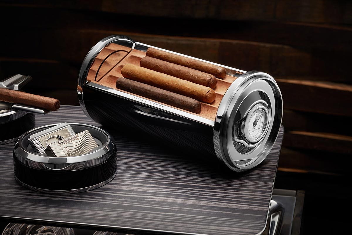 劳斯莱斯新配件，一个威士忌酒架，一个雪茄盒，售价约合35万 - 5