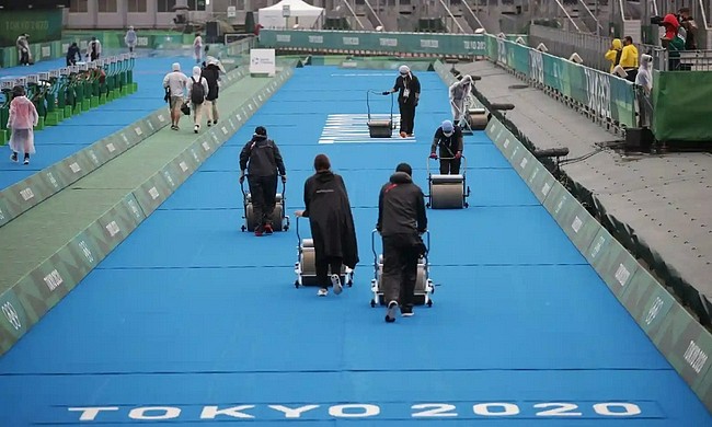 狂风暴雨席卷东京湾 奥运女子铁人三项延后15分钟 - 3