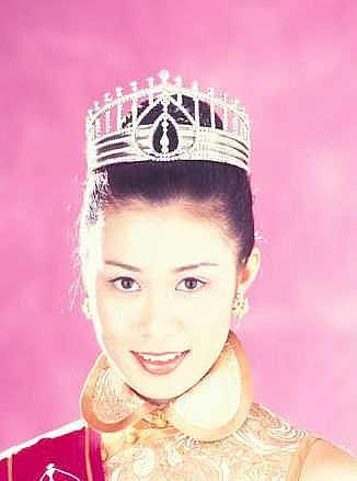 2022 年香港小姐冠军：香港“第一美男”的女儿 - 8
