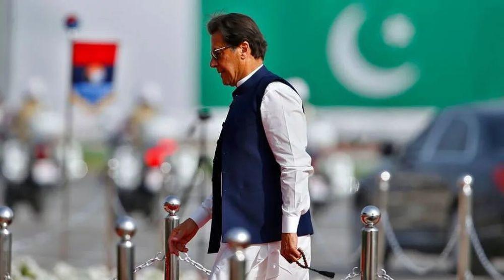 巴基斯坦总理“换人风波”：伊姆兰 · 汗被罢免，前总理弟弟上台 - 4