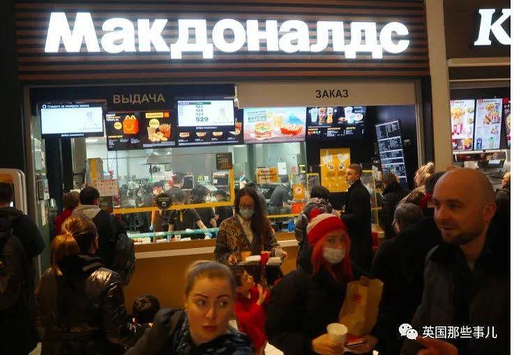 俄罗斯麦当劳关门，他们开始疯狂囤汉堡，塞满整个冰箱， 连代购都出现了… - 24
