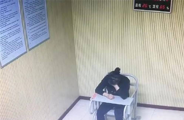 3年前，江苏一饭店女老板因持铁棍殴打女儿被抓：30岁了还没嫁人 - 20