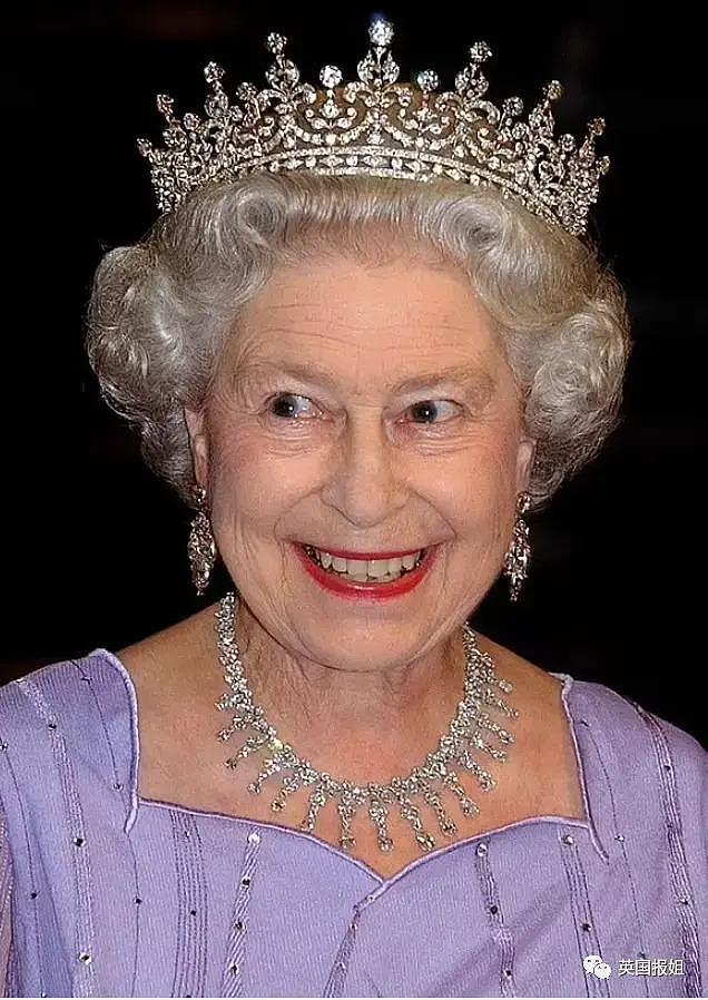 英王室迎圣诞，夏洛特公主坐 C 位！凯特穿“复仇裙”到场 - 27