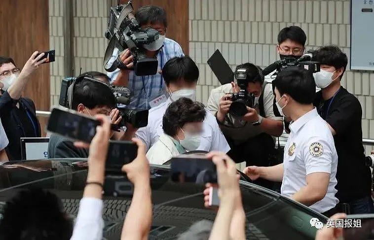 韩国总统岳母被逮捕，倒地威胁服毒自杀？夫人却在外国狂买… - 14