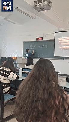 老师在黑板上写下 12 个字，全班瞬间泪目 - 1