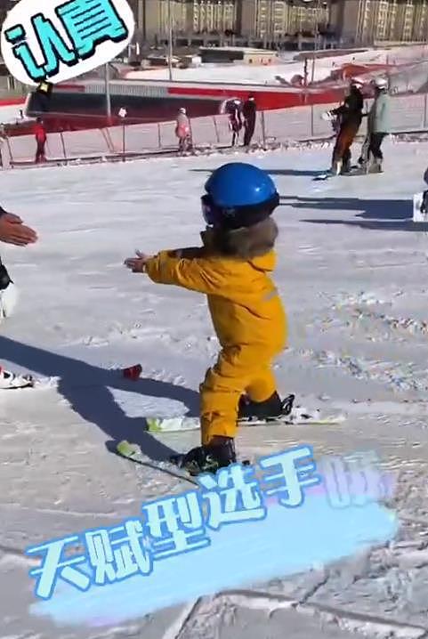 章子怡晒女儿滑雪视频，6 岁醒醒性格胆量随妈，被赞天赋型选手 - 5