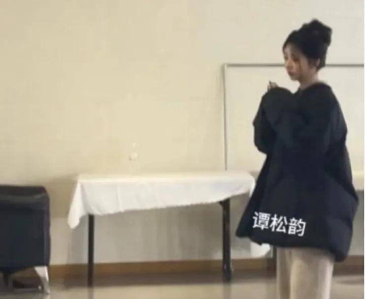 为资源上位豁出去了？甜美女明星勾搭已婚大牌男演员偷偷产子，多名美女被怀疑 - 14