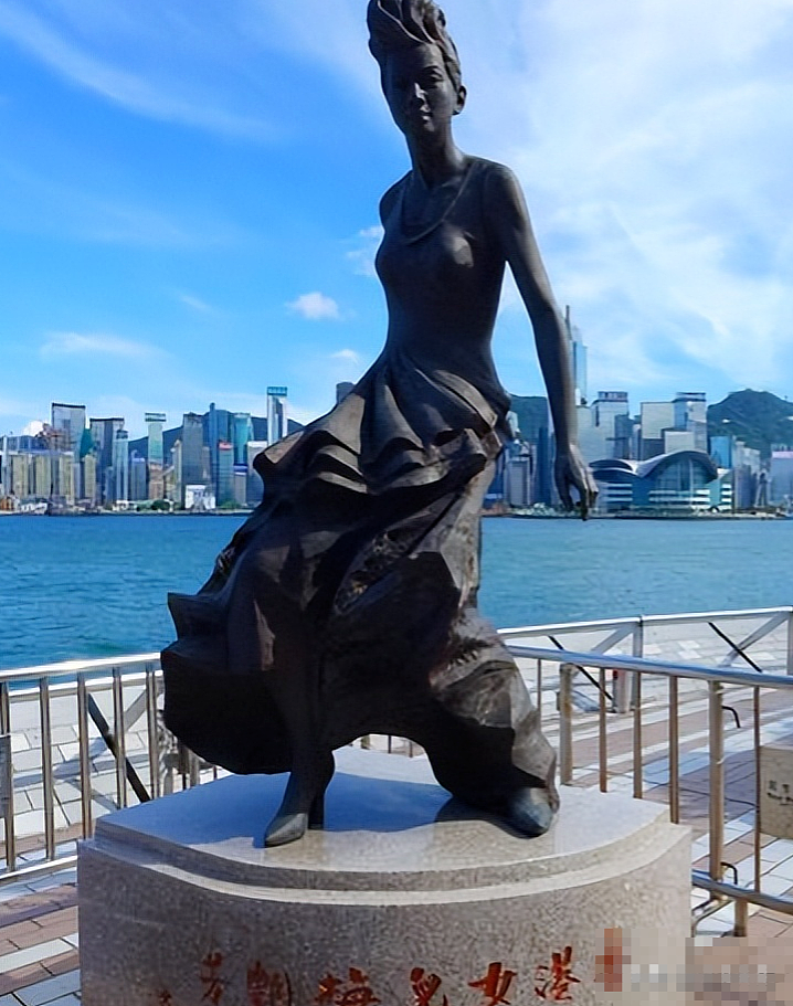 她是“香港的女儿”，曾和张国荣台上拥吻，离世后却被母亲压榨 - 6