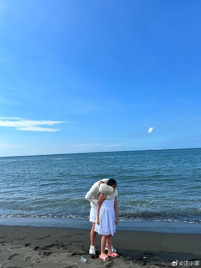 汪小菲重回三年前带儿女玩耍的海边 抱着闺女感慨像一场梦 - 5