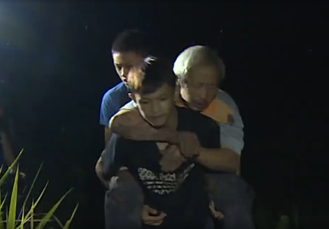 贵州巨婴：为了网费拖着凳子打父亲，14岁被丢大山改造又殴打同伴 - 20
