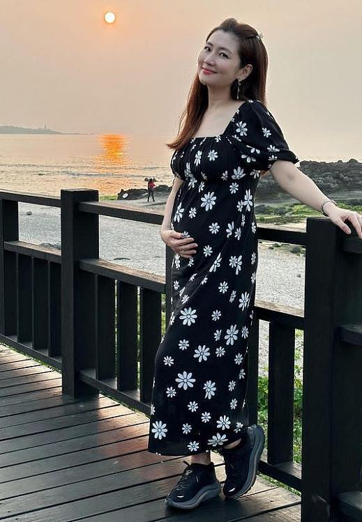 Selina 怀孕 7 个月被宝宝胎动吓到 紧张到呼吸不顺 - 1