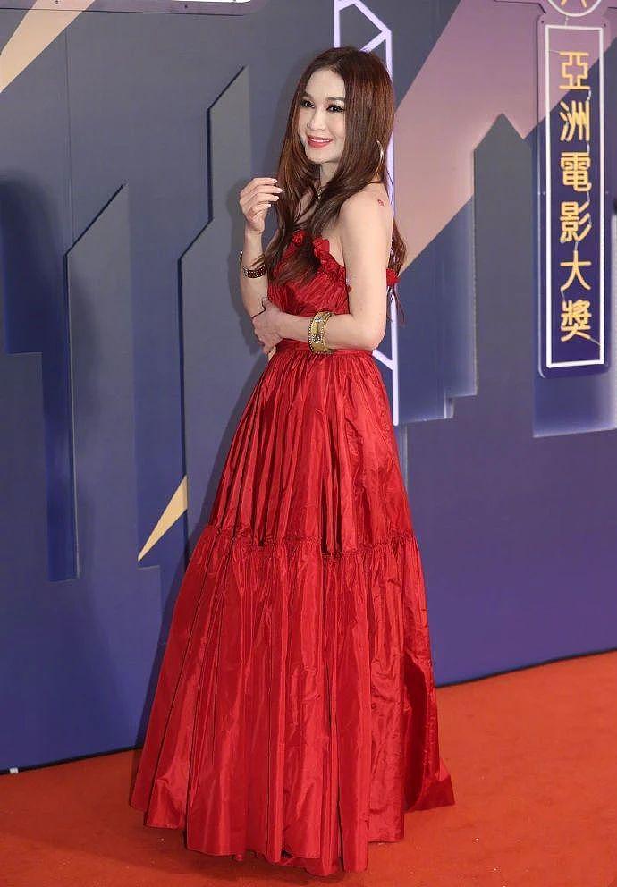 亚洲电影大奖红毯：洪金宝满头白发，香港 90 后男演员撞脸朱一龙 - 7