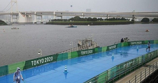 狂风暴雨席卷东京湾 奥运女子铁人三项延后15分钟 - 5