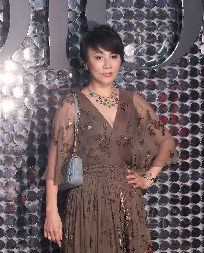 Dior红毯首饰：刘嘉玲65万4层罗盘项链尽显豪气，景甜演绎富贵花 - 1
