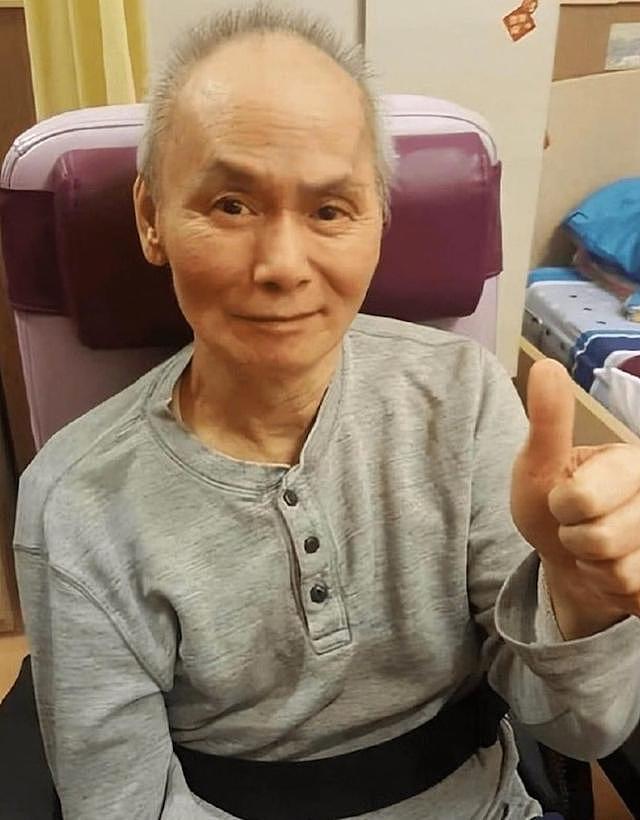 老戏骨刘家辉 68 岁生日，竖大拇指精神矍铄，晚年中风仍乐观 - 1