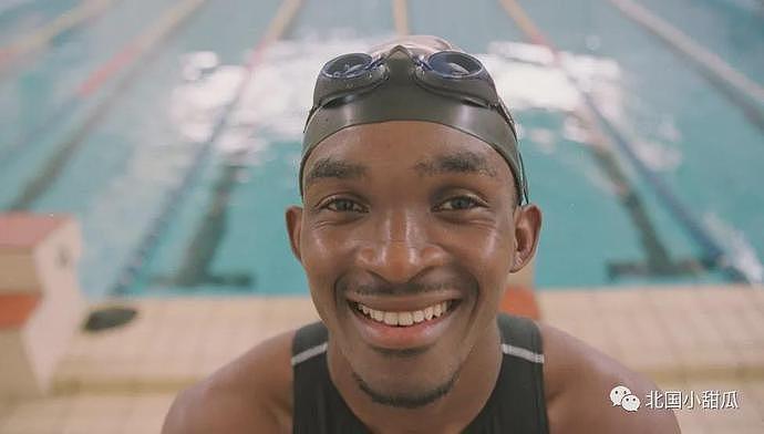 游泳选手竟只会狗刨! 非洲小伙差点淹死在奥运泳池 - 21