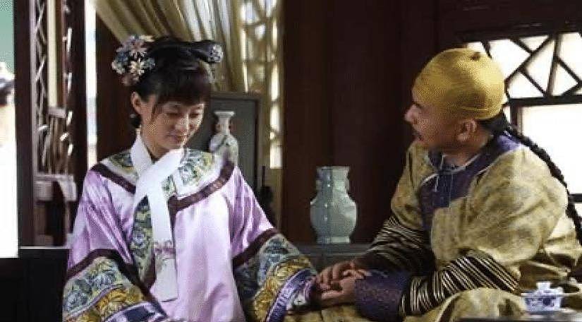 清朝嫔妃为何要佩戴白色小布条？原因众多，有一个是避免皇帝尴尬 - 2