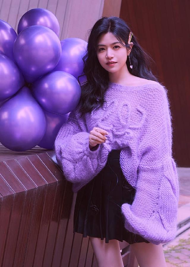 陈妍希紫色梦境写真释出 手捧气球笑容清甜可人 - 4