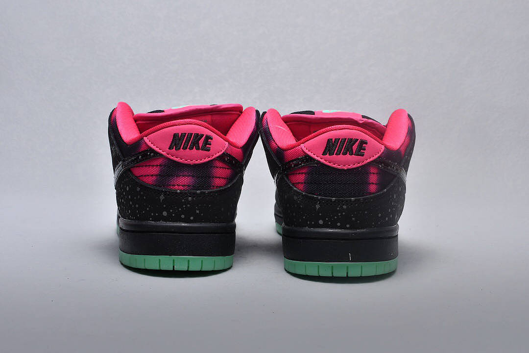 耐克 Premier x Nike SB Dunk Low Yeezy 北极光黑粉银河夜光板鞋 - 5