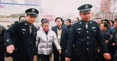 刘晓庆上热搜，进过监狱，4 婚 3 离：骂她的人都不装了… - 28