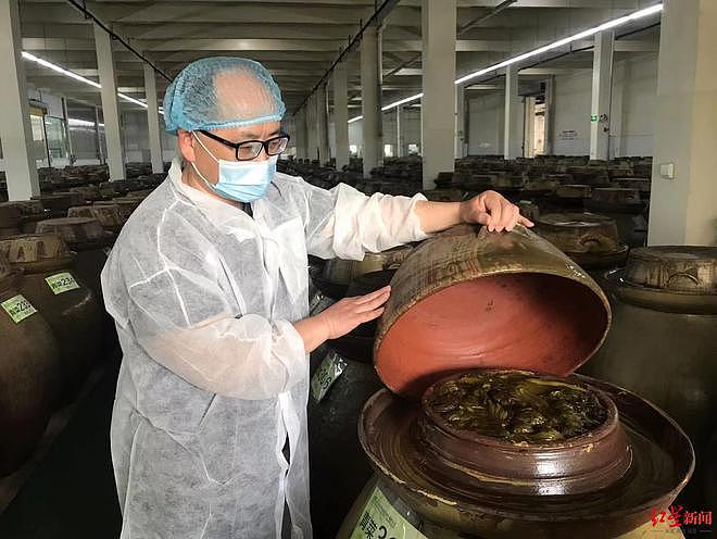 实探四川老坛酸菜加工厂 : 土坑绝迹 1 个发酵池造价 8 万 - 5