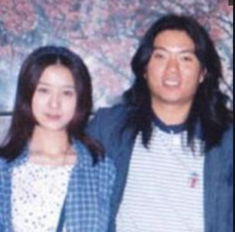 被高晓松“卖掉”，27岁的她一袭红衣吊死婚房，汪峰一生的痛 - 12