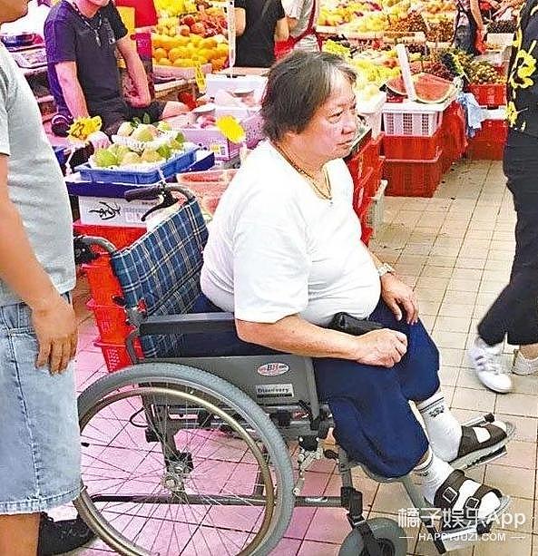 香港影星洪金宝，如今坐轮椅买菜？ - 27