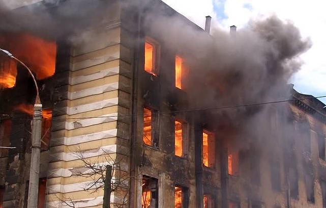 俄罗斯国防部一研究院突发大火：已致 7 人遇难，25 人受伤 - 1