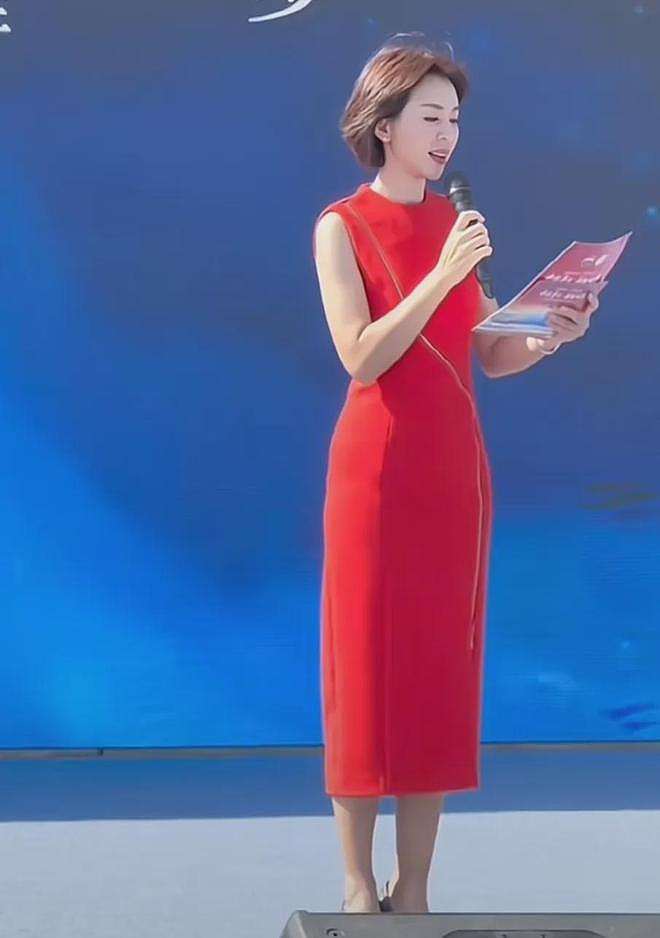45 岁欧阳夏丹山东近况曝光：中国红裙太美，多个网友疯狂作诗表白 - 6