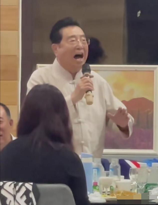 82 岁李双江现身音乐学院，现场示范却唱破音 - 6