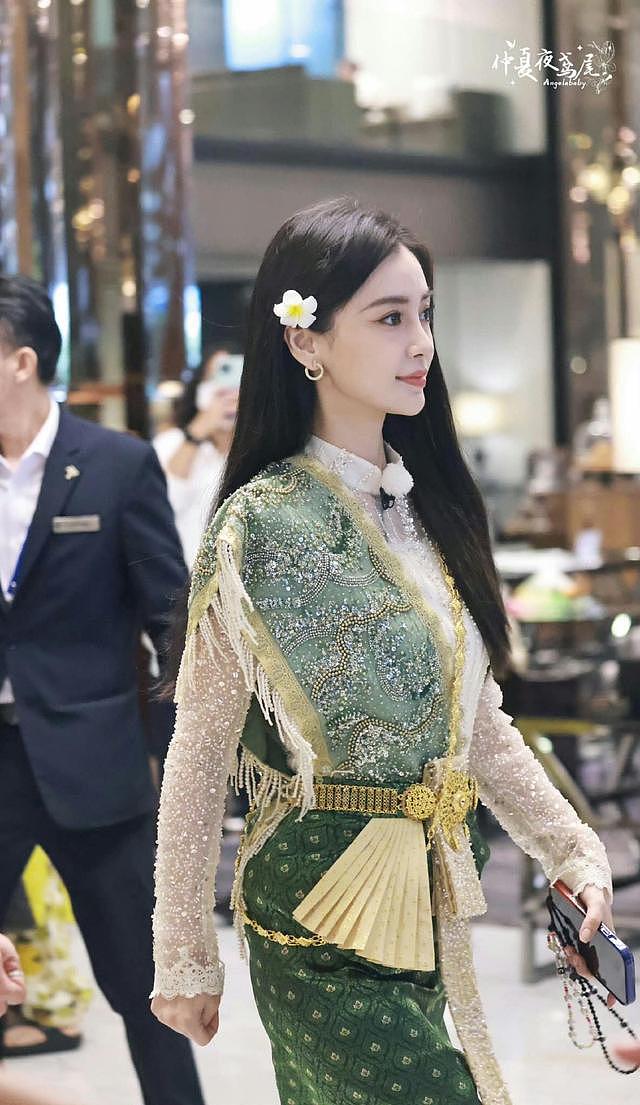 Angelababy 穿泰国提花丝绸长裙秀身材曲线 - 7