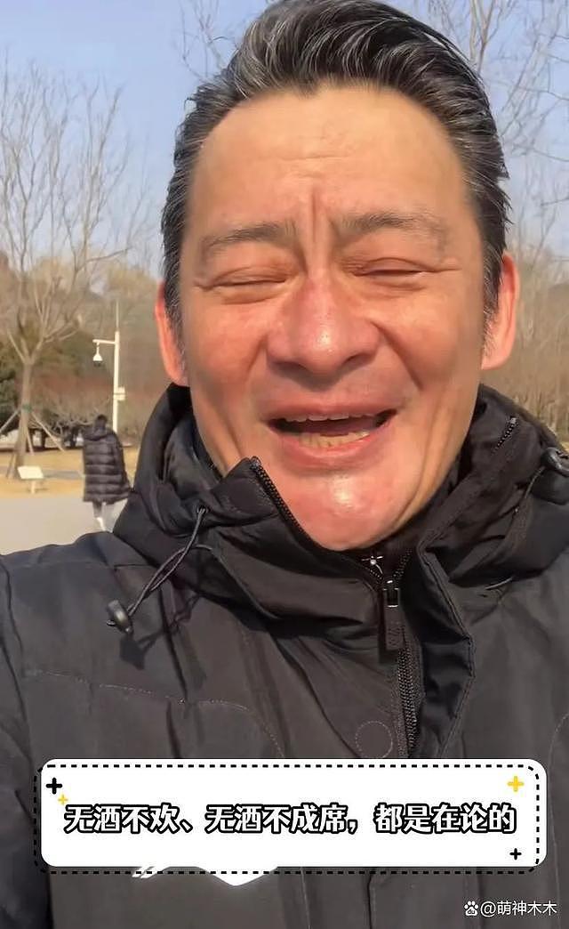 55 岁景岗山晒视频回击差评，声称“无酒不欢”，脸部疑似酒精过敏 - 6