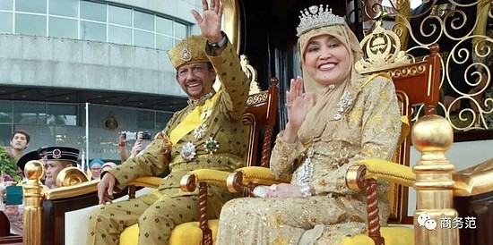 文莱公主戴几十斤黄金钻石嫁人 国王买了500辆劳斯莱斯… - 50