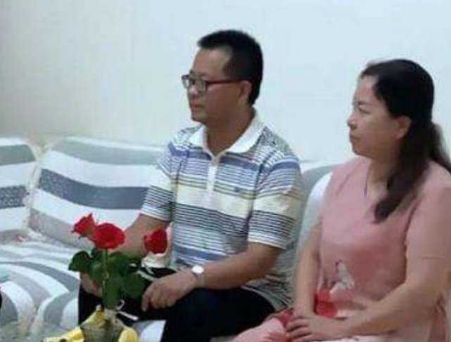 23岁桂林女子嫁给二婚富豪，生下三胎后被嫌弃，后来带娃改嫁民工 - 9