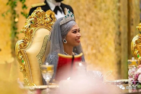 文莱公主戴几十斤黄金钻石嫁人 国王买了500辆劳斯莱斯… - 15