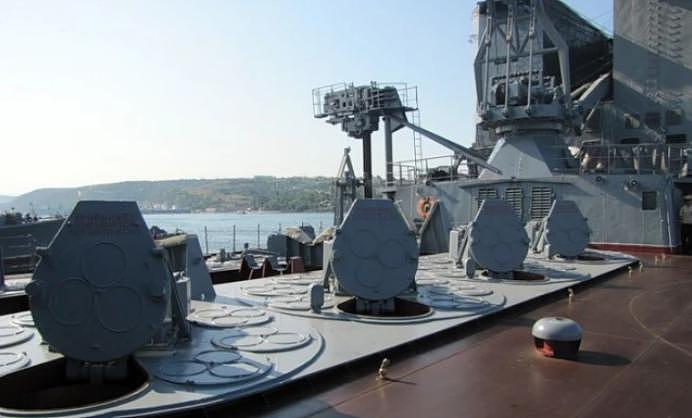 俄黑海舰队旗舰遭导弹重创全员弃舰？雪上加霜的俄海军太难了 - 14