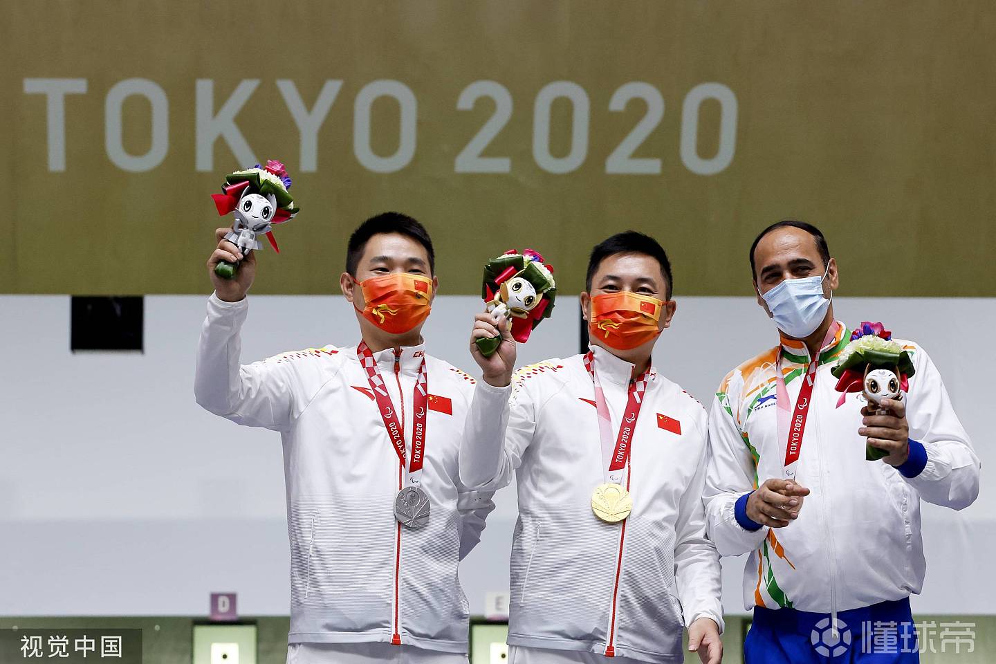 残奥会男子10米气手枪决赛：中国选手杨超、黄兴包揽金银牌 - 1