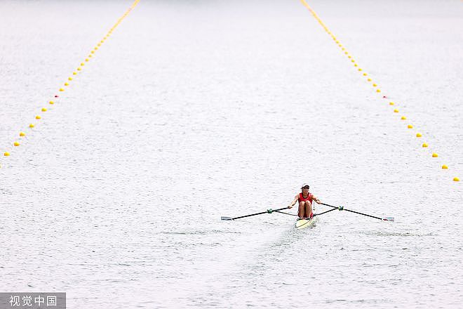 赛艇-女子单人双桨 江燕第3晋级A组决赛冲奖牌 - 1