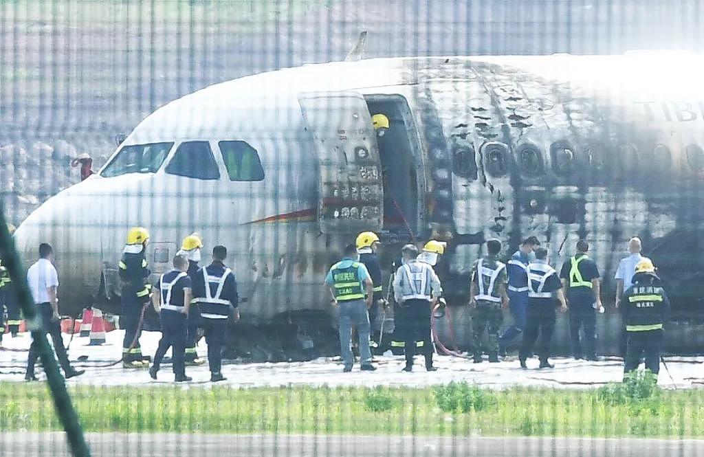 藏航飞机起火：专家分析事故原因或指向机械故障，涉事机型同电影《中国机长》原型 - 1