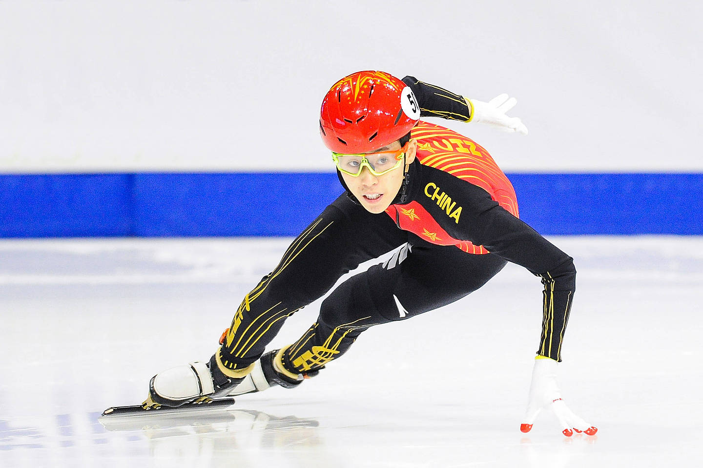 北京2022冬奥会短道速滑混合团体2000米接力赛冠军范可新成为欧米茄品牌挚友 - 1