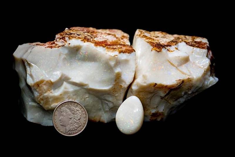 世界最大蛋白石拍出14万美元！重达1万多克拉，比砖头还大 - 1