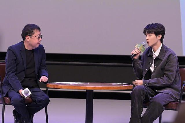 王俊凯亮相平遥国际影展 与贾樟柯对谈生图颜值在线 - 5