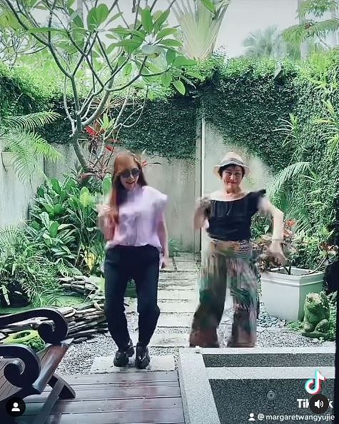 ▲王宇婕和媽媽一起跳舞。（圖／翻攝自Instagram／margaretwangyujie）