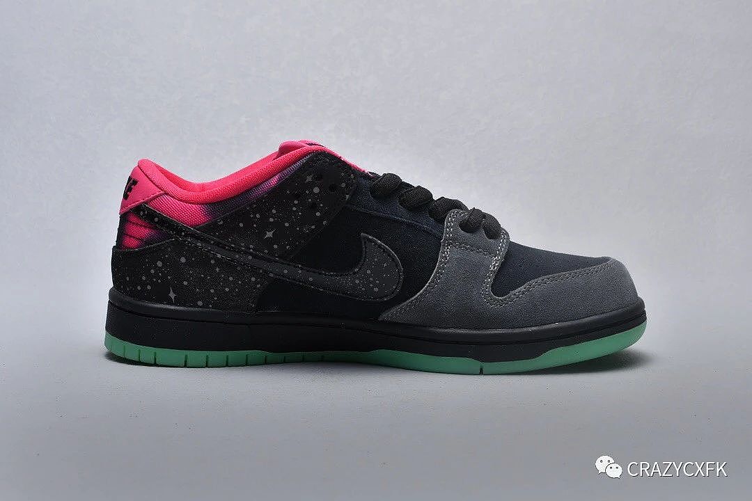 耐克 Premier x Nike SB Dunk Low Yeezy 北极光黑粉银河夜光板鞋 - 4