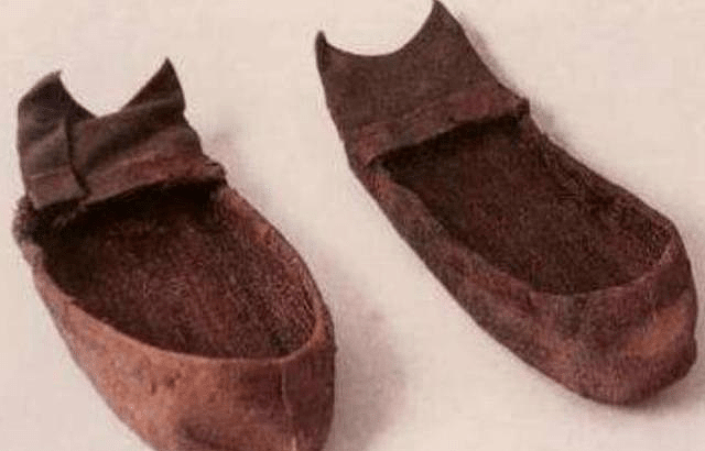 古代的鞋子为什么前端翘起？是什么材料做的？ - 2