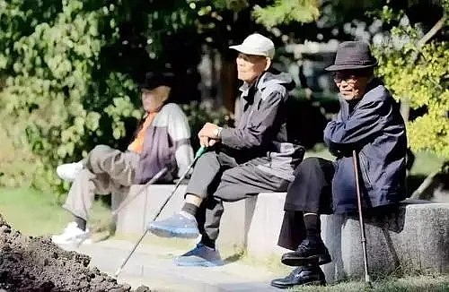 100年后，中国人口将锐减至4亿，老龄化社会下的我们该何去何从？ - 1