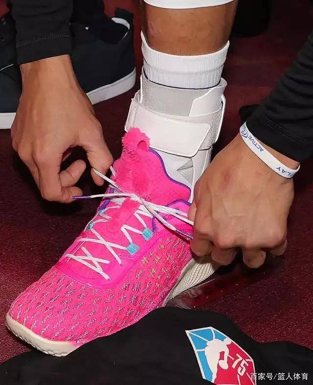 NBA球员上脚：全明星球员战靴来了，库里的粉色安德玛很帅 - 5
