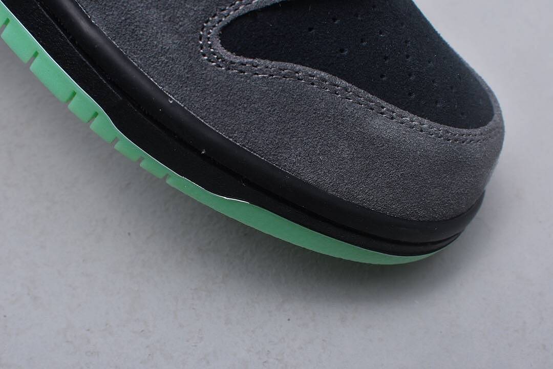 耐克 Premier x Nike SB Dunk Low Yeezy 北极光黑粉银河夜光板鞋 - 10