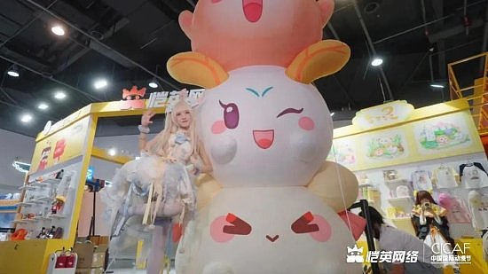 恺英网络亮相第二十届中国国际动漫节，4米巨型玩偶空降现场 - 3